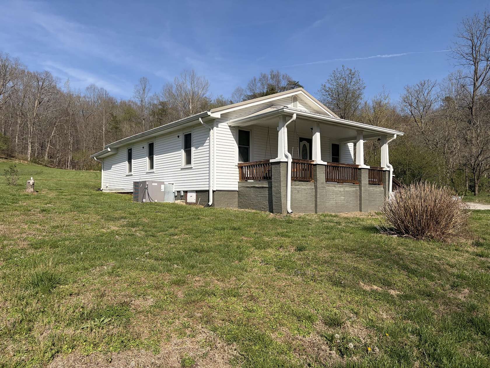 4 Acres of Land with Home for Sale in Williamsburg, Kentucky