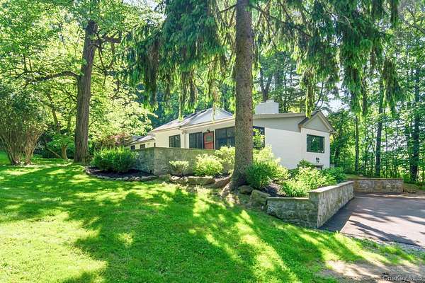 2.3 Acres of Land with Home for Sale in Croton-on-Hudson, New York