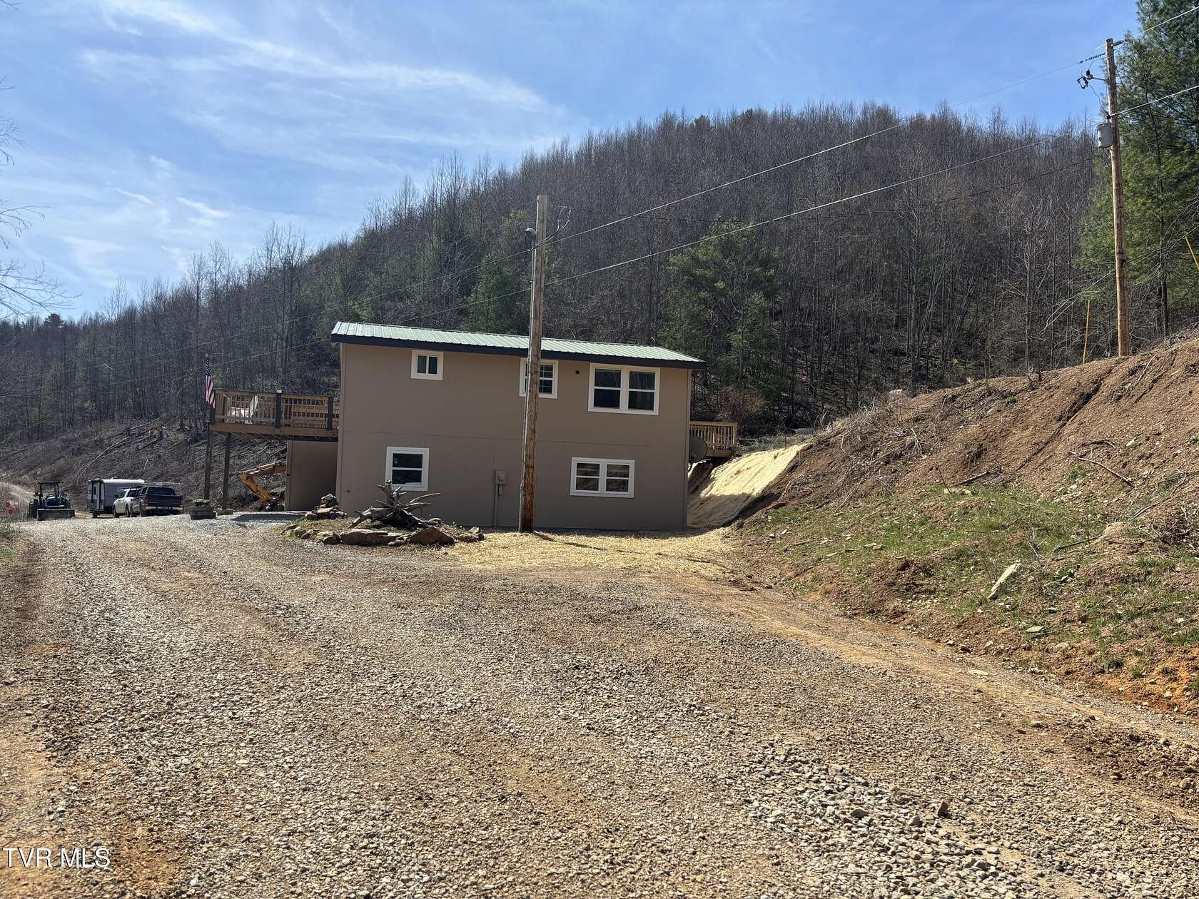 15 Acres of Land with Home for Sale in Laurel Bloomery, Tennessee