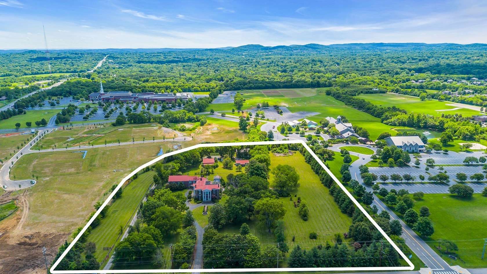 9 Acres of Land with Home for Sale in Brentwood, Tennessee