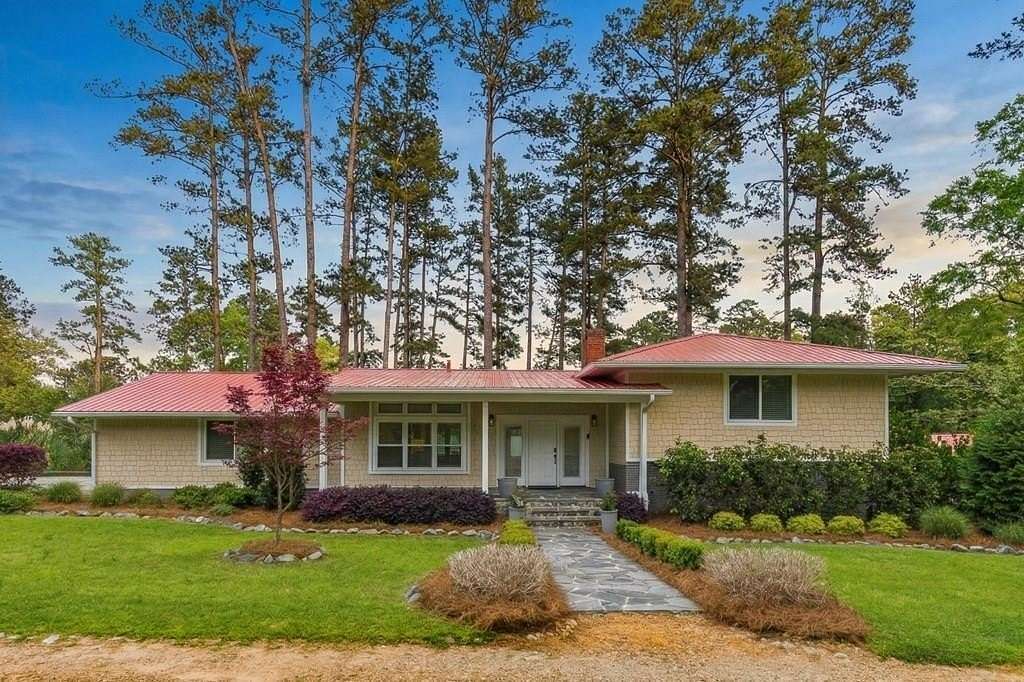 1.67 Acres of Land with Home for Sale in Milledgeville, Georgia