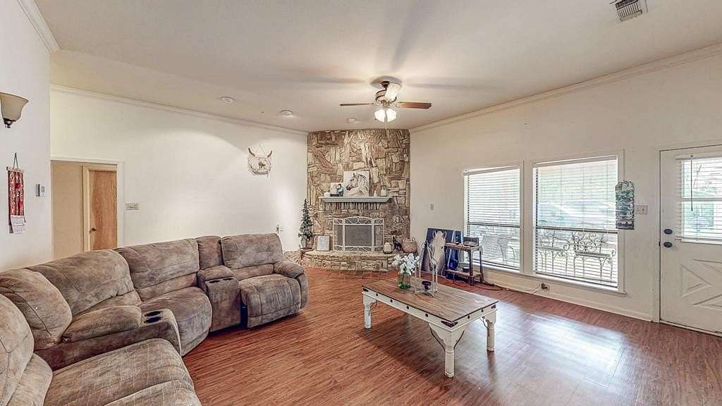 31.9 Acres of Land with Home for Sale in Palestine, Texas