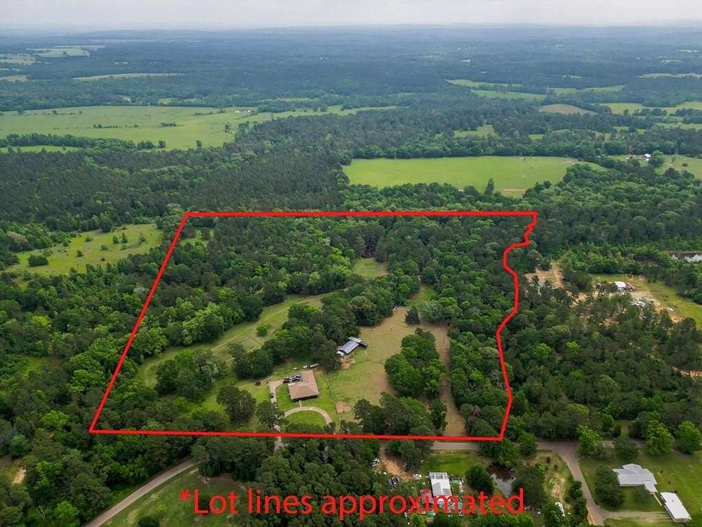 31.9 Acres of Land with Home for Sale in Palestine, Texas