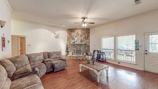 31.9 Acres of Land with Home for Sale in Palestine, Texas