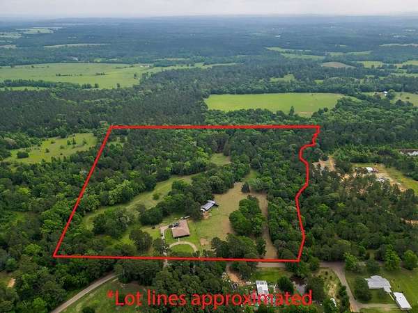 31.9 Acres of Land with Home for Sale in Palestine, Texas