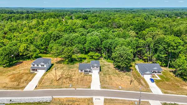 1.52 Acres of Land with Home for Sale in Dickson, Tennessee