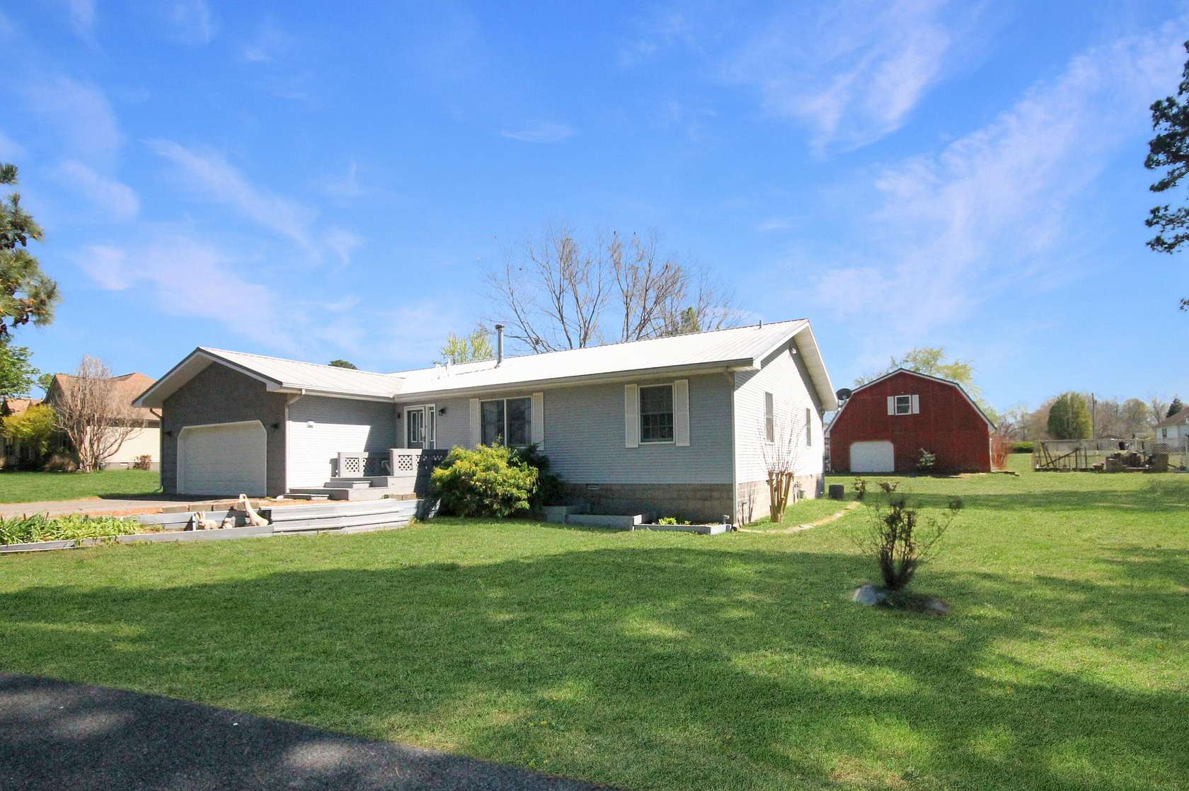 2 Acres of Land with Home for Sale in Benton, Kentucky