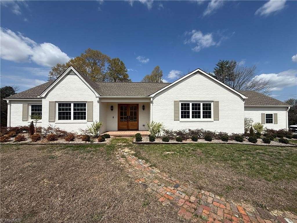 4 Acres of Land with Home for Lease in High Point, North Carolina