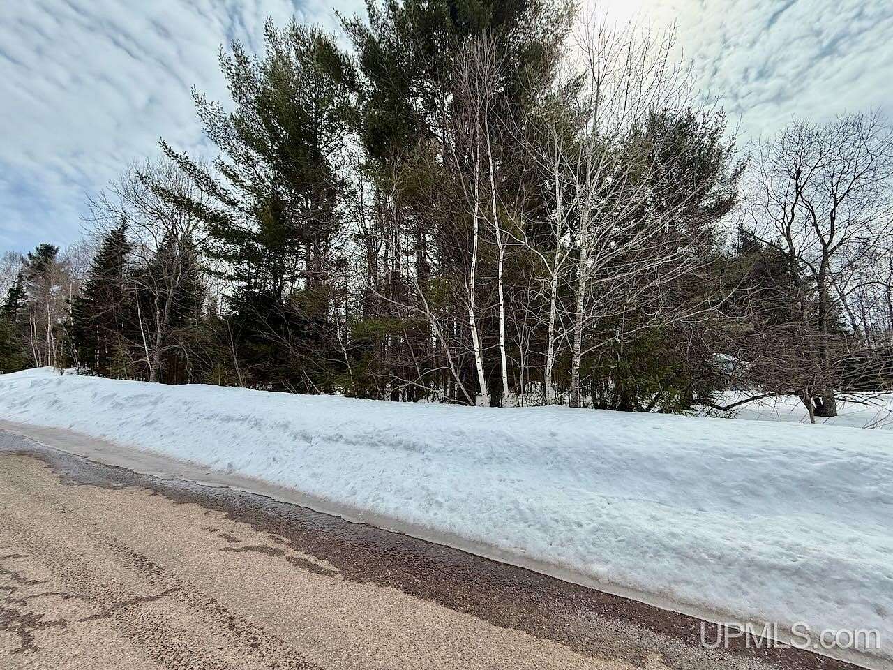1 Acre of Residential Land for Sale in Ishpeming, Michigan