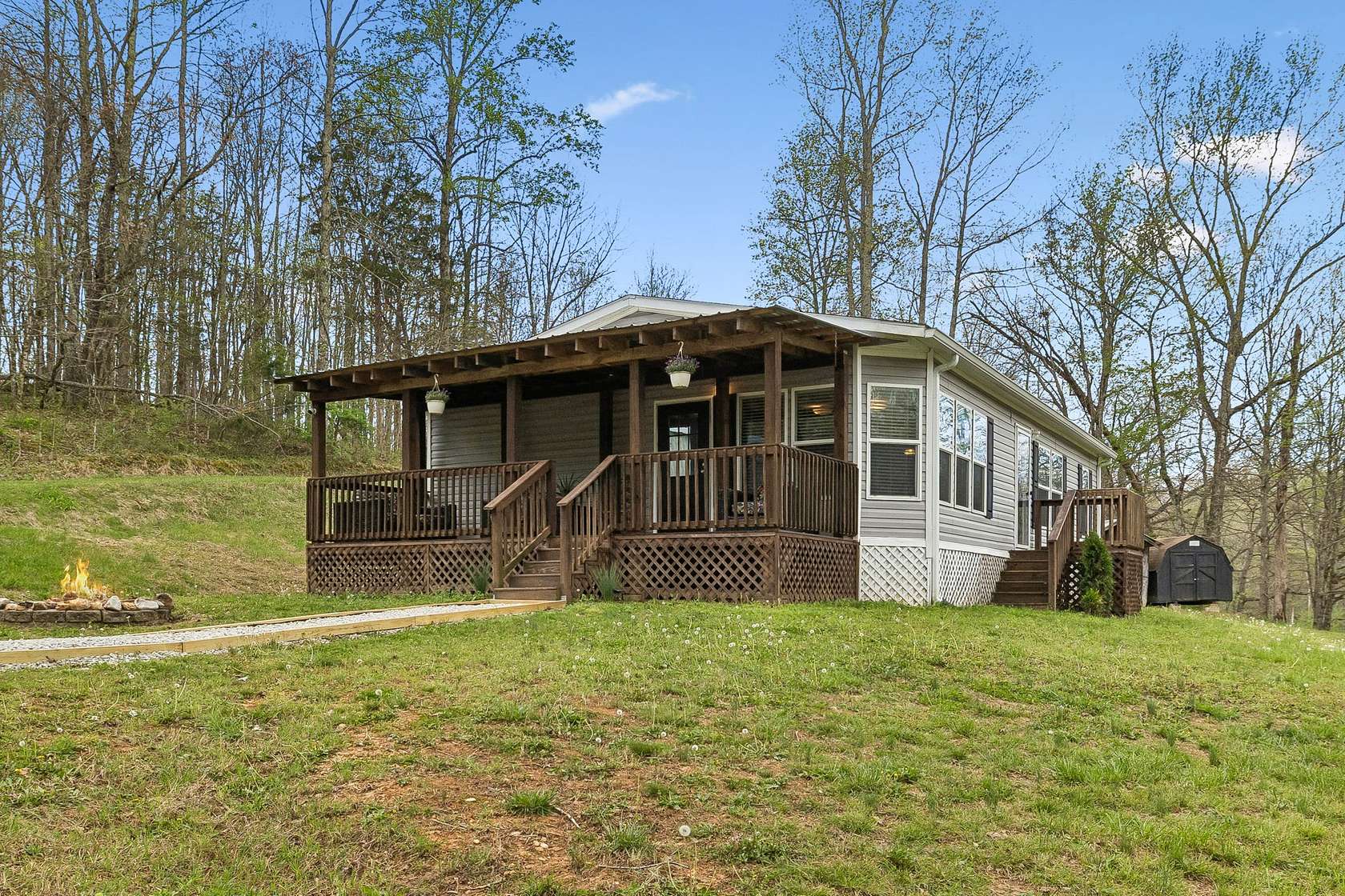 19.5 Acres of Land with Home for Sale in Dickson, Tennessee