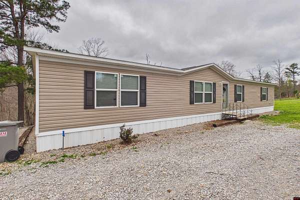9.85 Acres of Land with Home for Sale in Yellville, Arkansas
