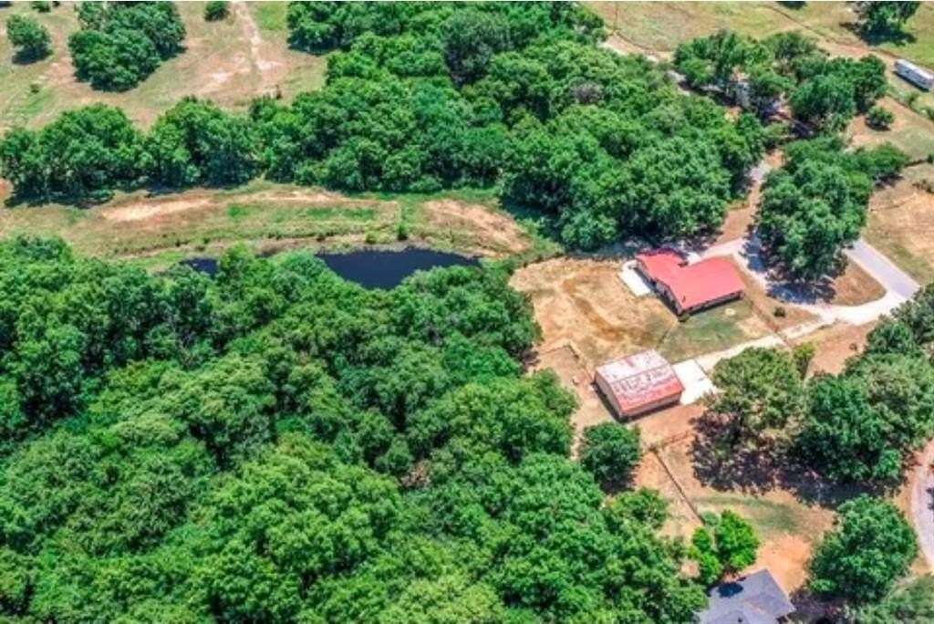 11.9 Acres of Land with Home for Sale in Pauls Valley, Oklahoma