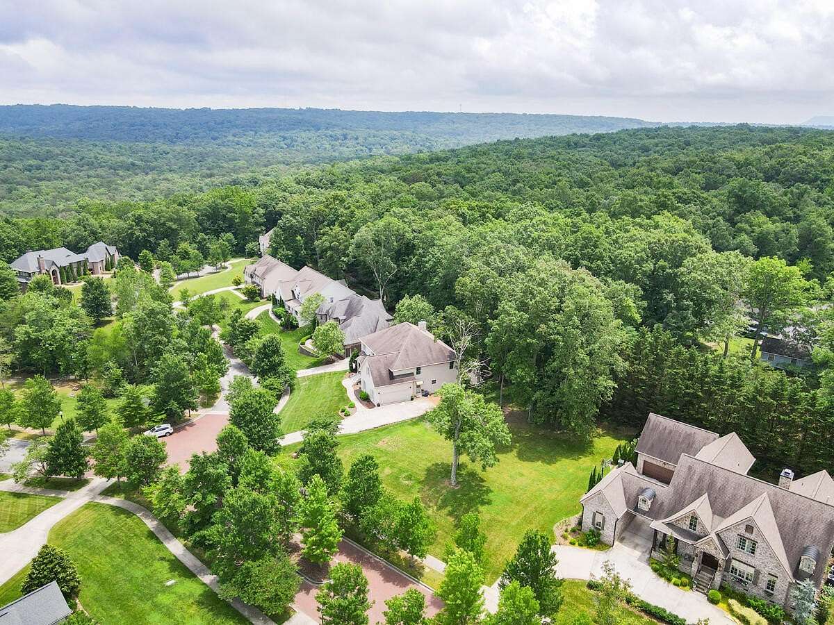 0.33 Acres of Residential Land for Sale in Signal Mountain, Tennessee