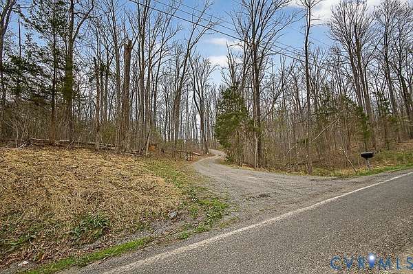 10 Acres of Land for Sale in Maidens, Virginia