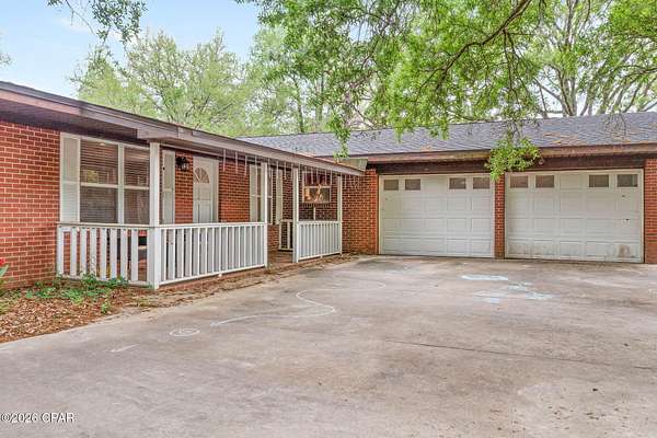 3.83 Acres of Land with Home for Sale in Vernon, Florida