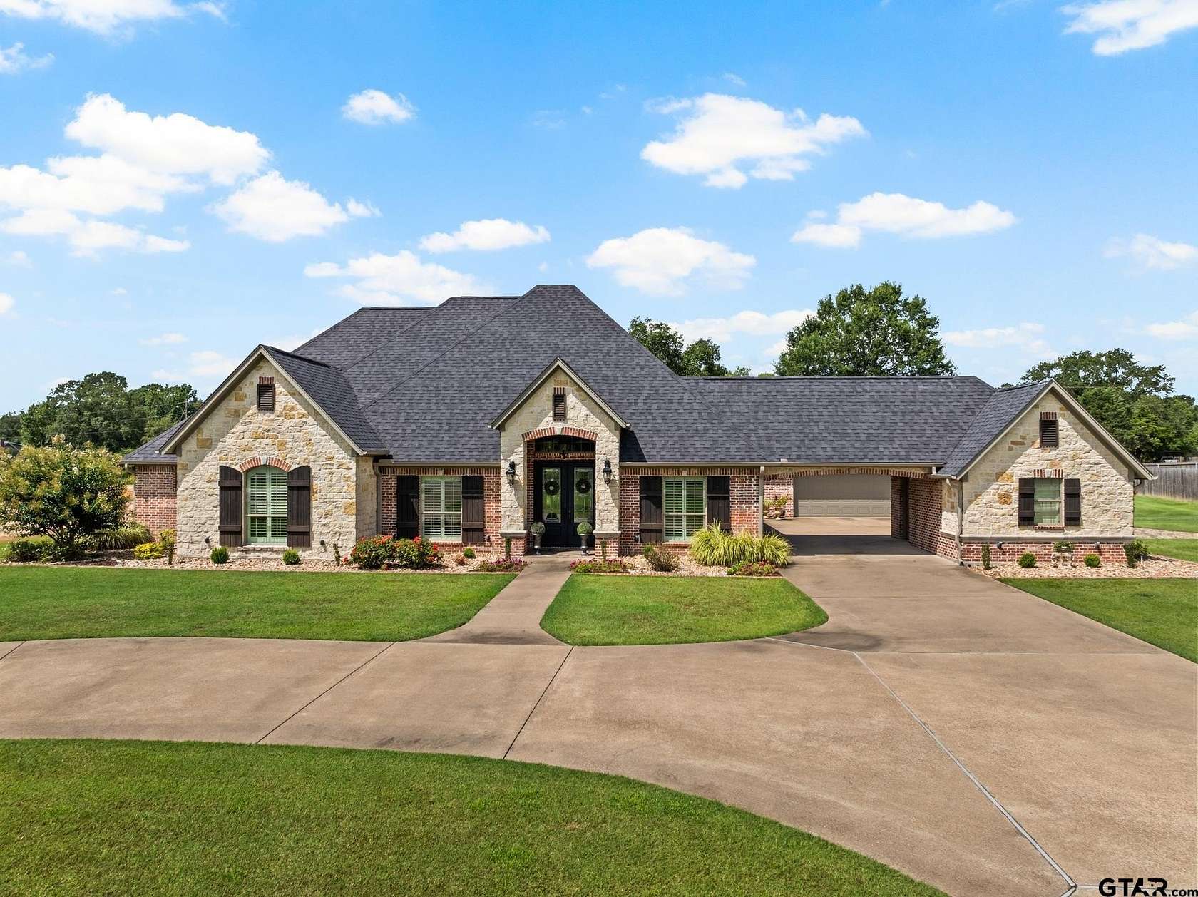 1.5 Acres of Land with Home for Sale in Pittsburg, Texas