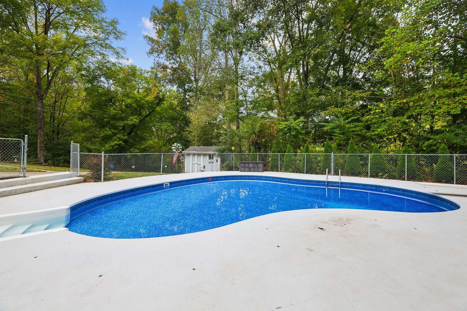 3.27 Acres of Land with Home for Sale in Hendersonville, Tennessee