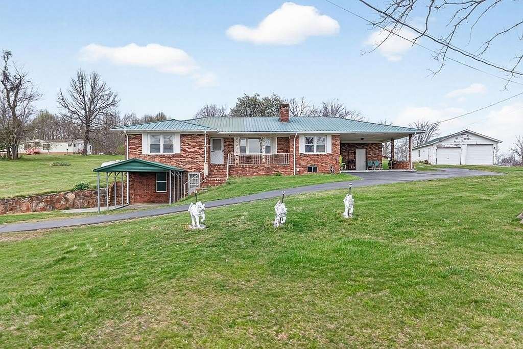 21.1 Acres of Agricultural Land with Home for Sale in Pikeville, Tennessee