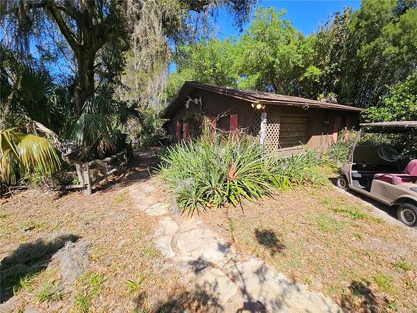 10 Acres of Land with Home for Sale in Leesburg, Florida