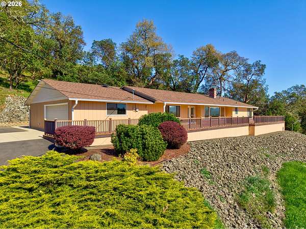 5 Acres of Land with Home for Sale in Roseburg, Oregon