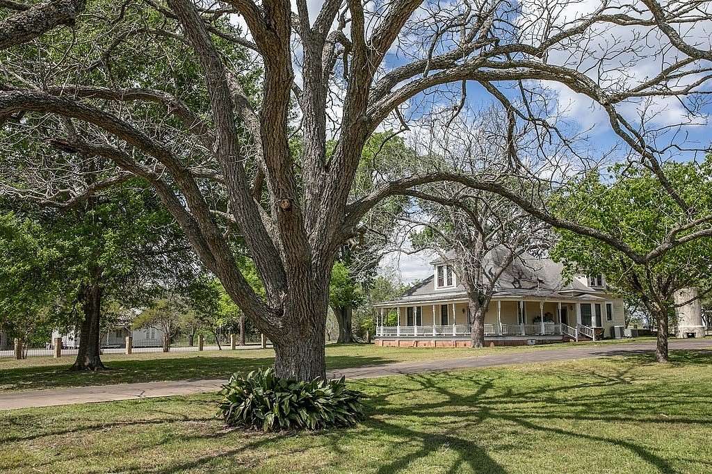 1.72 Acres of Improved Mixed-Use Land for Sale in Chappell Hill, Texas