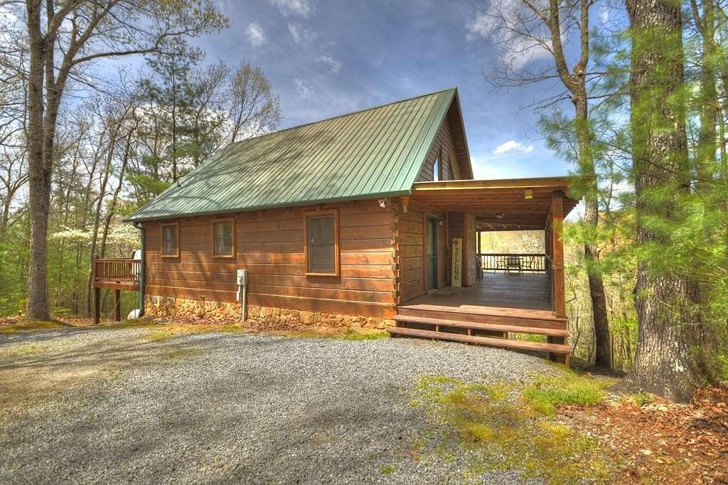 4.7 Acres of Land with Home for Sale in Mineral Bluff, Georgia