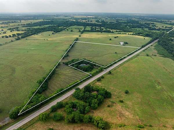 13.7 Acres of Recreational & Residential Land for Sale in Commerce, Texas