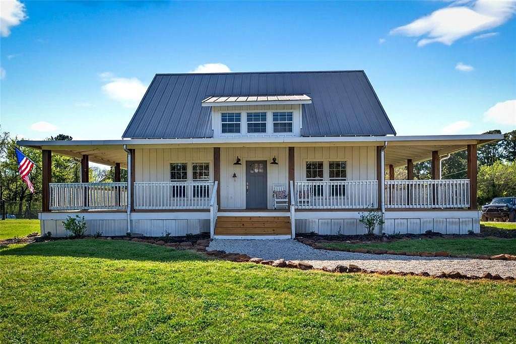 4.66 Acres of Land with Home for Sale in Flint, Texas