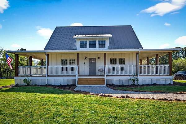 4.66 Acres of Land with Home for Sale in Flint, Texas