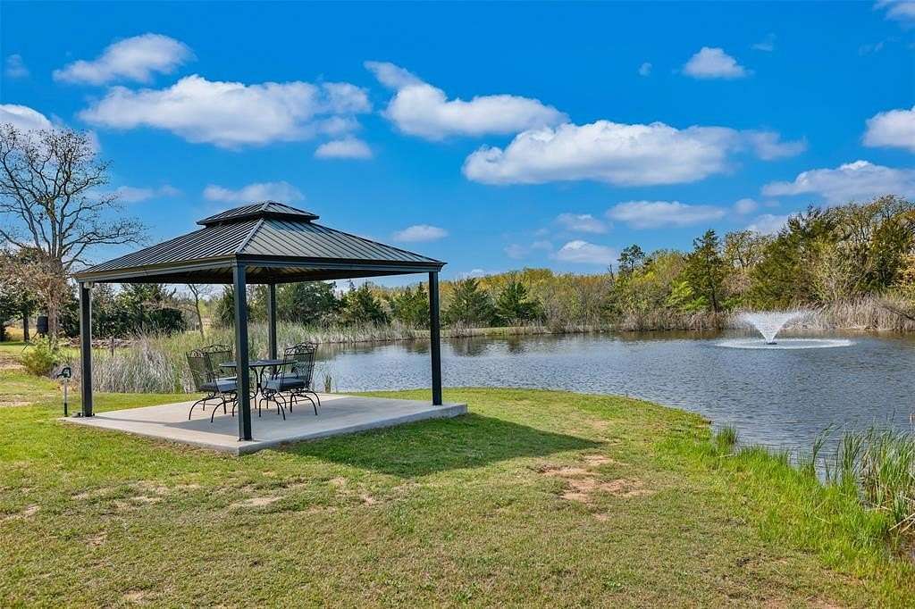 13 Acres of Land with Home for Sale in Whitesboro, Texas