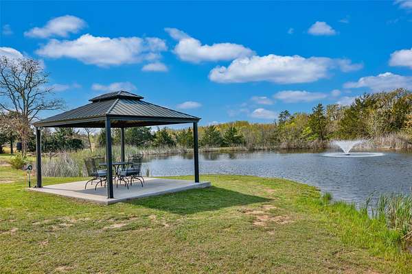13 Acres of Land with Home for Sale in Whitesboro, Texas