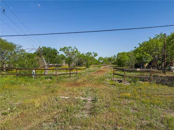 1 Acre of Land for Sale in Orange Grove, Texas