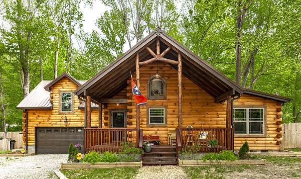 1.74 Acres of Improved Mixed-Use Land for Sale in Cottontown, Tennessee