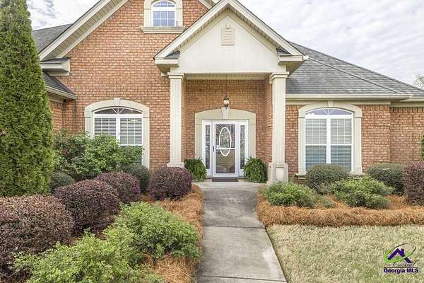 1.52 Acres of Land with Home for Sale in Byron, Georgia