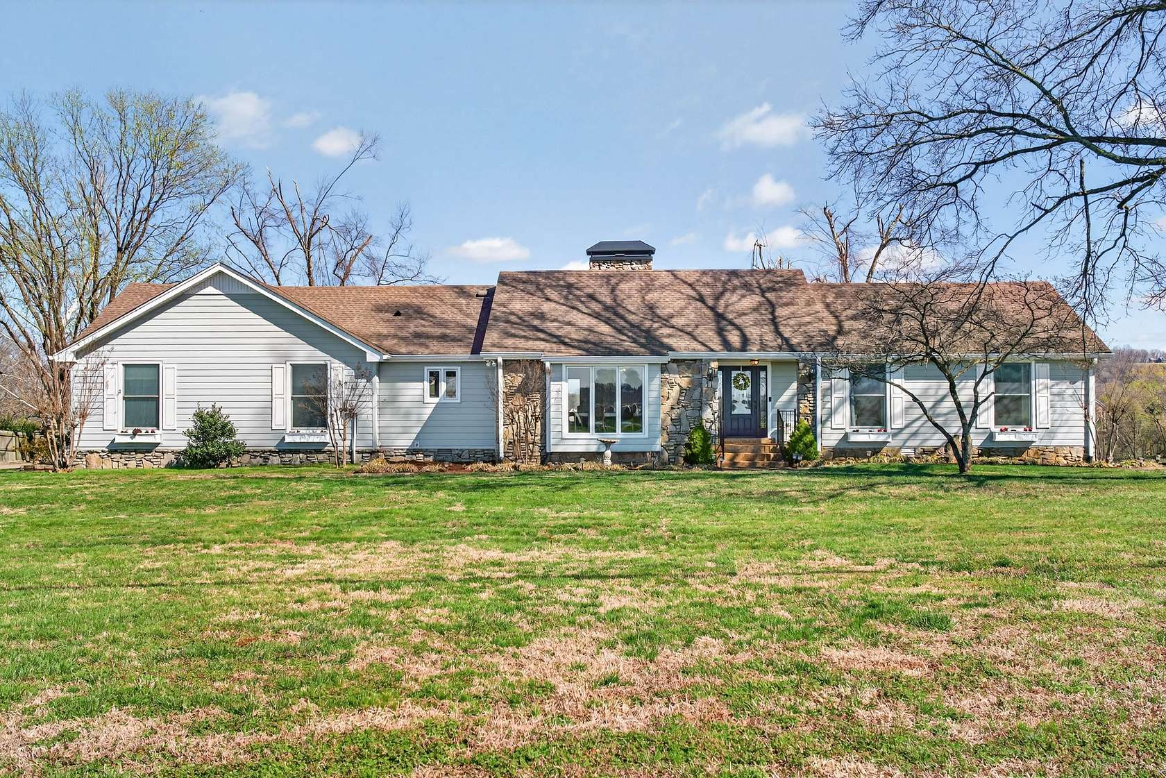 2.2 Acres of Land with Home for Sale in Hendersonville, Tennessee