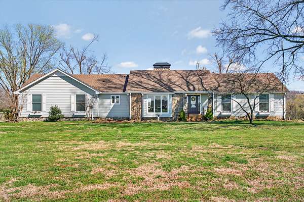 2.2 Acres of Land with Home for Sale in Hendersonville, Tennessee