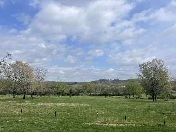 2.2 Acres of Land with Home for Sale in Hendersonville, Tennessee