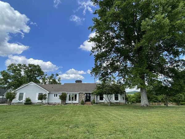 2.2 Acres of Land with Home for Sale in Hendersonville, Tennessee