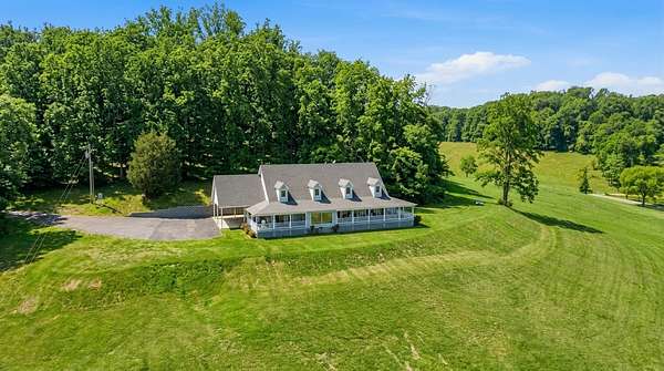 39.8 Acres of Land with Home for Sale in Hampshire, Tennessee