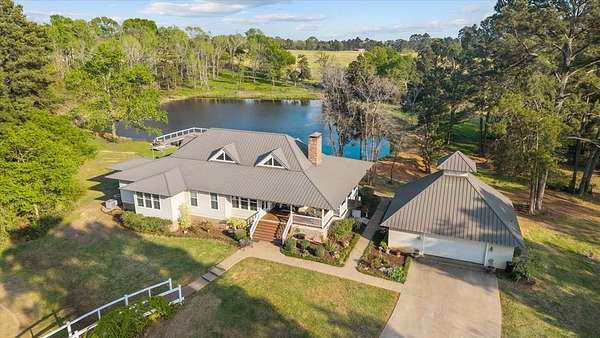 52.5 Acres of Land with Home for Sale in Montalba, Texas