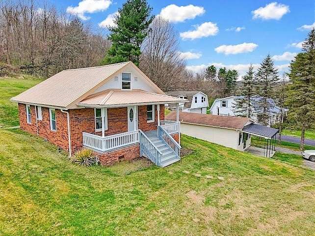 1.5 Acres of Land with Home for Sale in Tazewell, Virginia