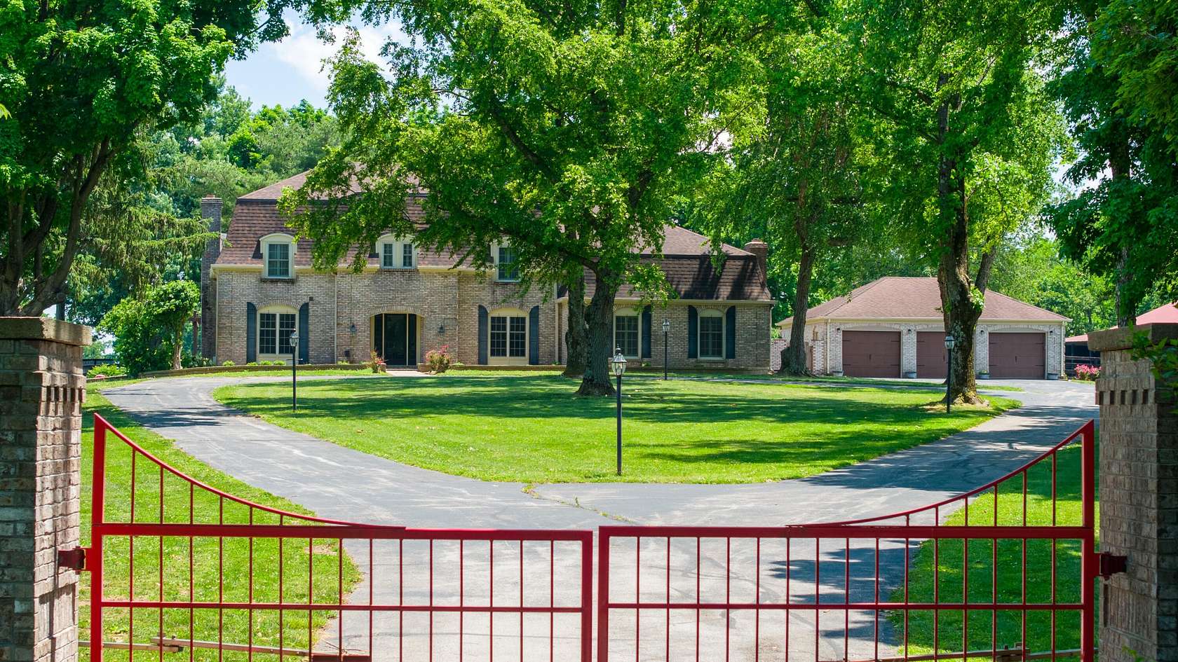 15.1 Acres of Land with Home for Sale in Lexington, Kentucky