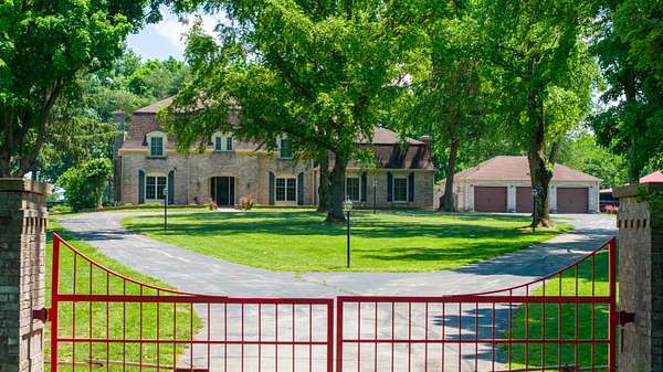 15.1 Acres of Land with Home for Sale in Lexington, Kentucky