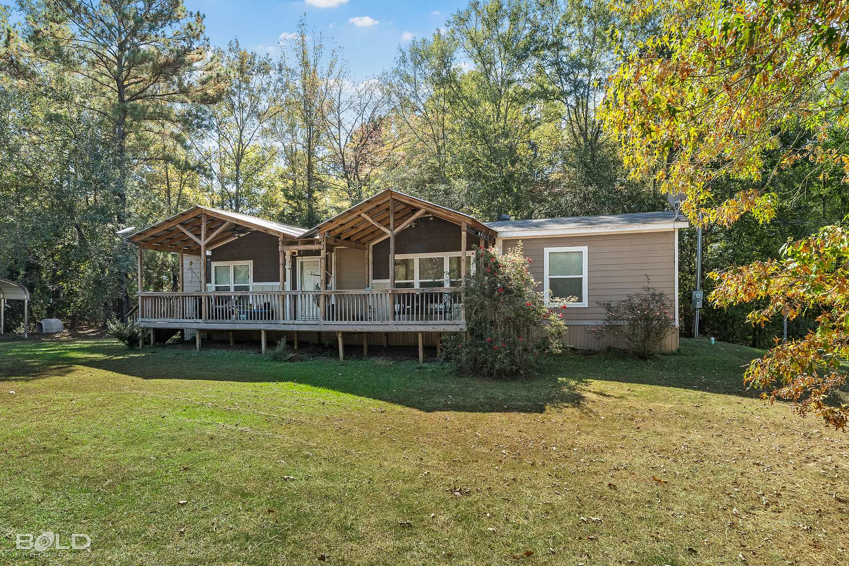 1.5 Acres of Land with Home for Sale in Rodessa, Louisiana