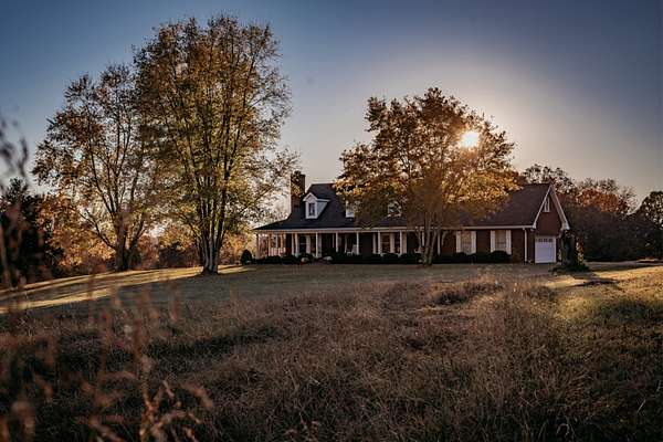 19.7 Acres of Land with Home for Sale in Woodlawn, Tennessee