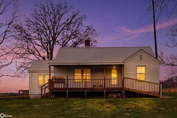 39 Acres of Land with Home for Sale in Mount Pleasant, Iowa