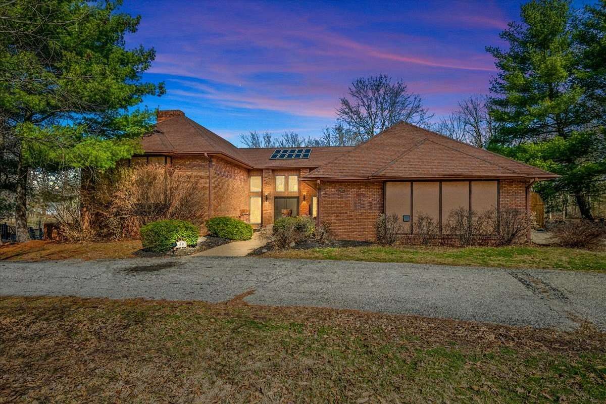 2 Acres of Land with Home for Sale in Springfield, Illinois