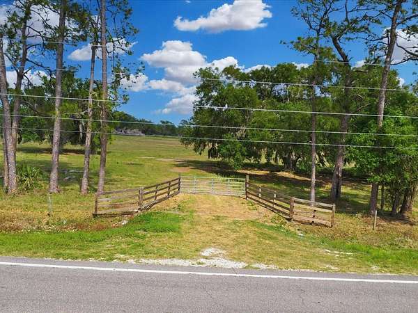 10 Acres of Residential Land for Sale in Center Hill, Florida
