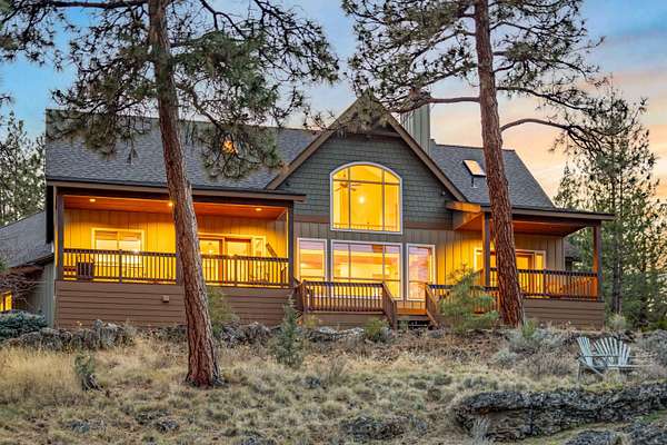 1.55 Acres of Land with Home for Sale in Sisters, Oregon