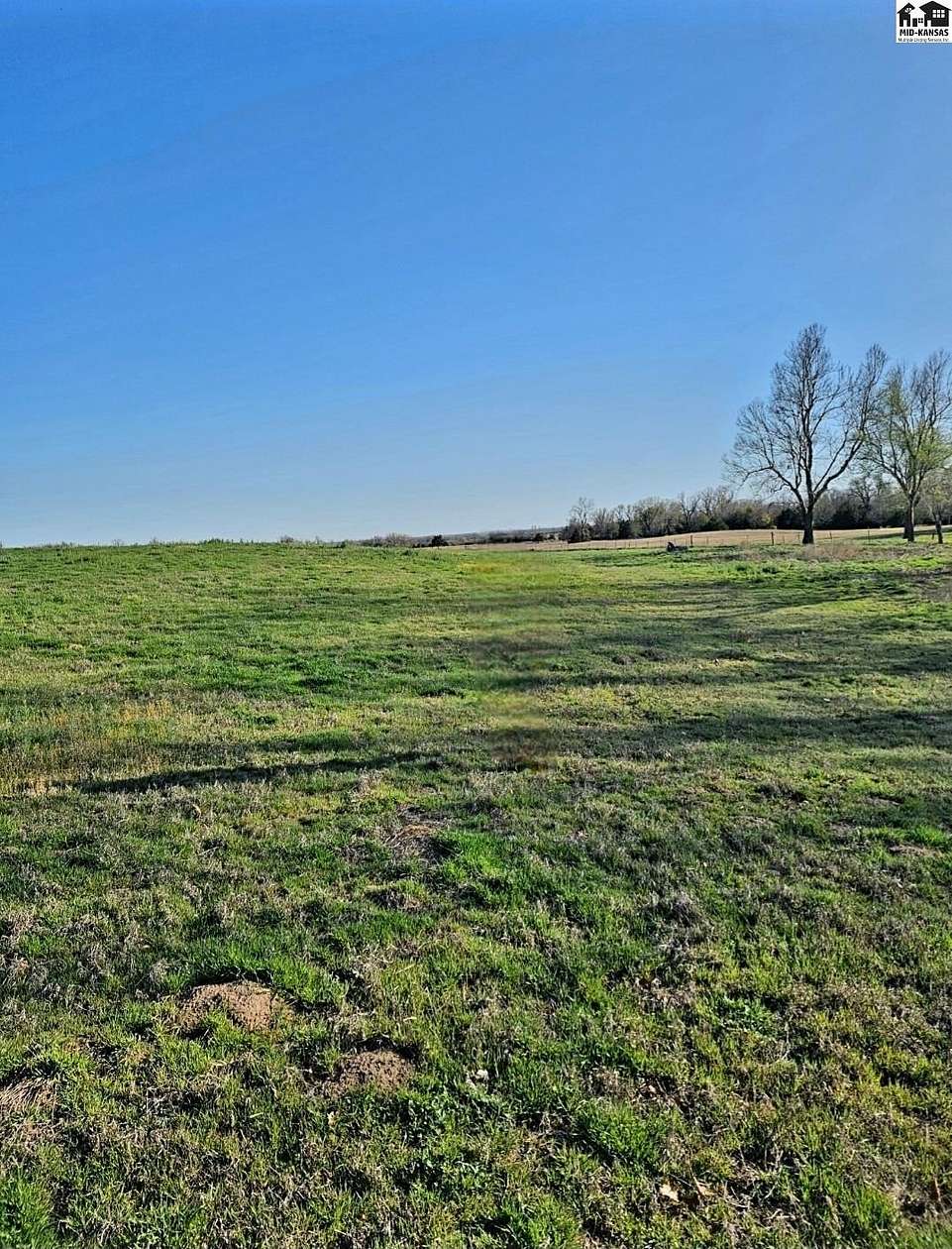 20.6 Acres of Recreational & Residential Land for Sale in Hutchinson, Kansas